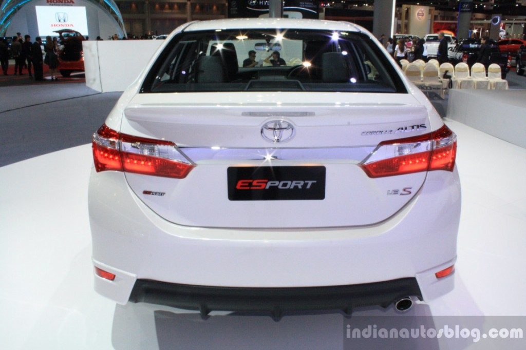Toyota Corolla Altis ESport 2014 Tampak Belakang