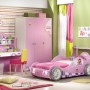 kamar anak perempuan tema balap mobil