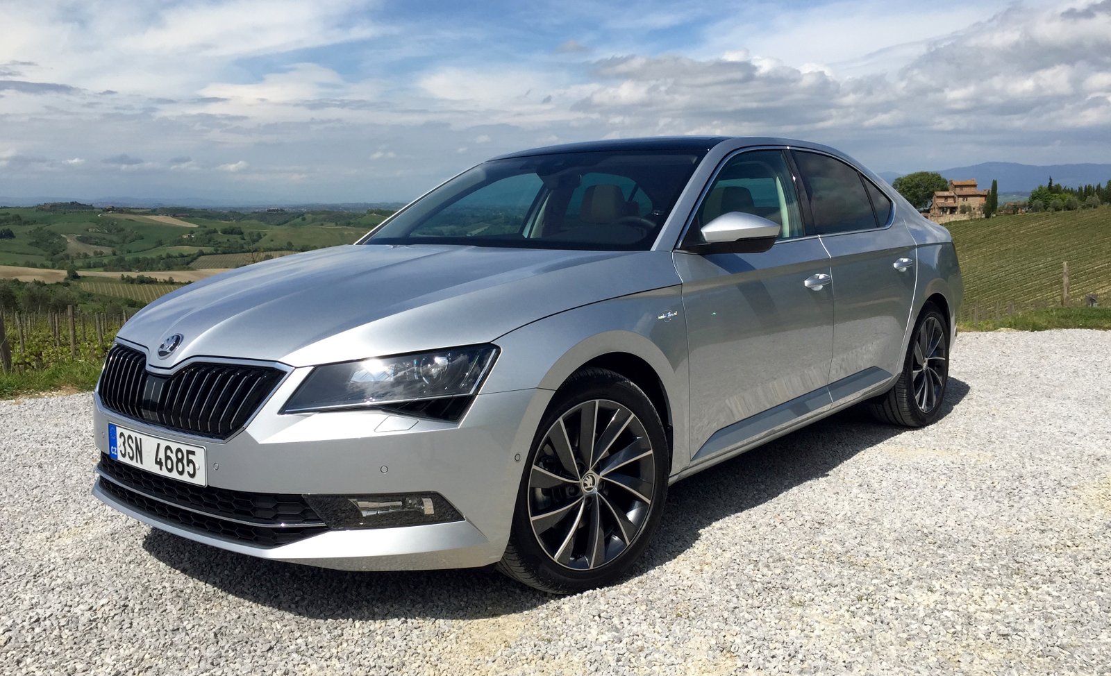 Image Car Skoda Superb