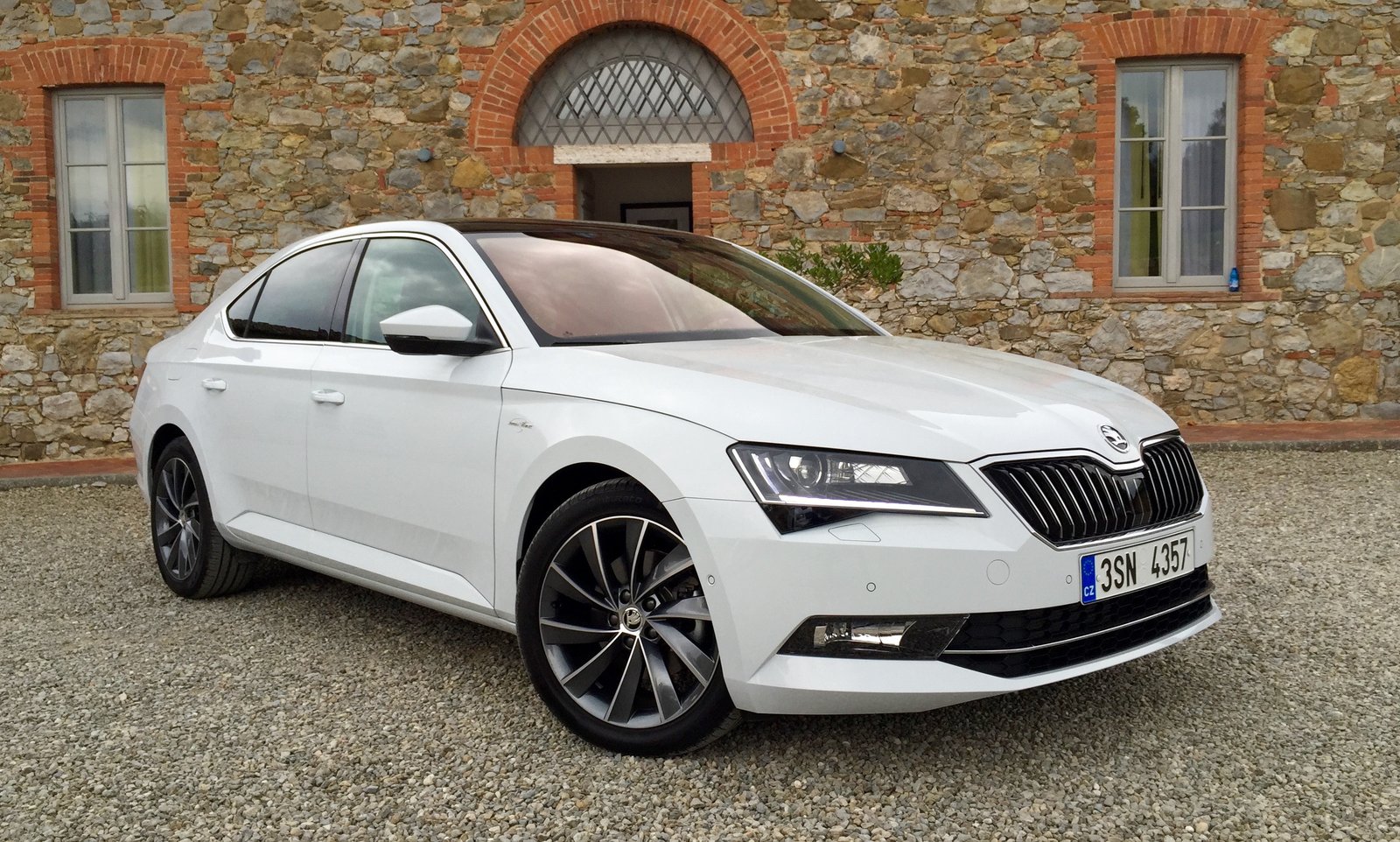 Image Car Skoda Superb