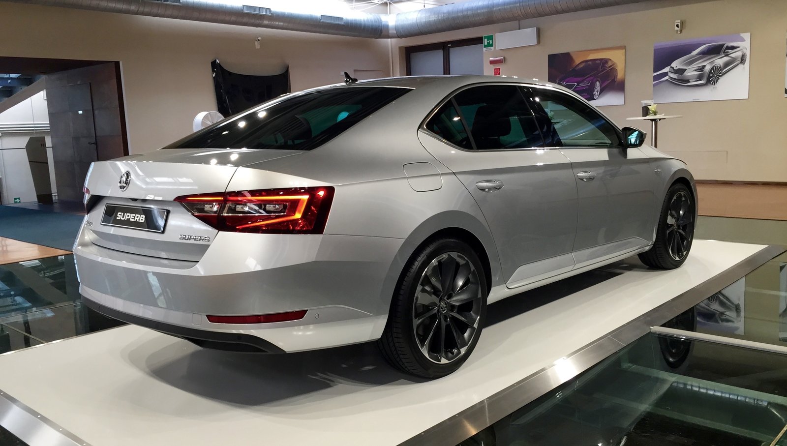 Image Car Skoda Superb